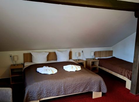 Hotel Džbán - triluzkovy-pokoj-2