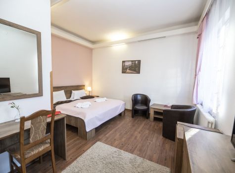 Hotel Džbán - triluzkovy-pokoj