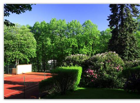 Villa Friedland**** - lázeňský park + tenis.kurt.jpg