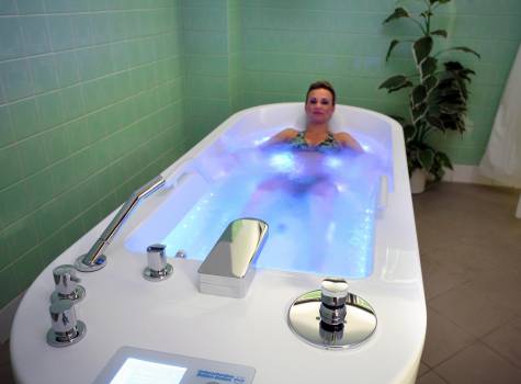 Lázně Luhačovice Vila Alpská růže - rehabilitační pavilon - koupel.jpg