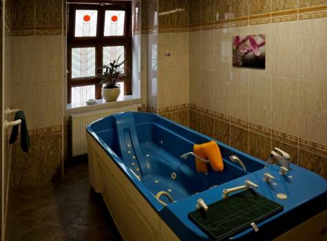 Hotel Flora Mariánské Lázně - hydromasáž.jpg