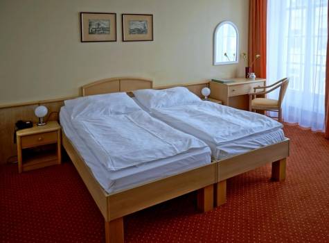 Hotel Flora Mariánské Lázně - pokoj.jpg