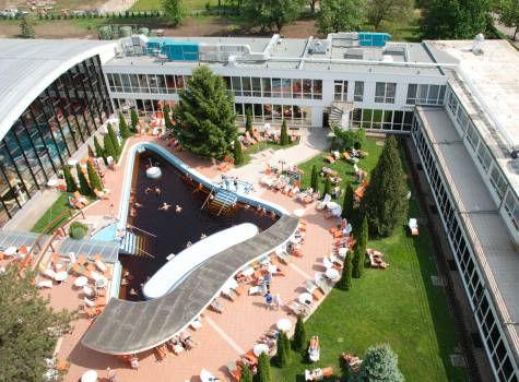 Hotel Béke - Freibad03.jpg