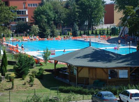 Hotel Béke - Schwimbad04.jpg