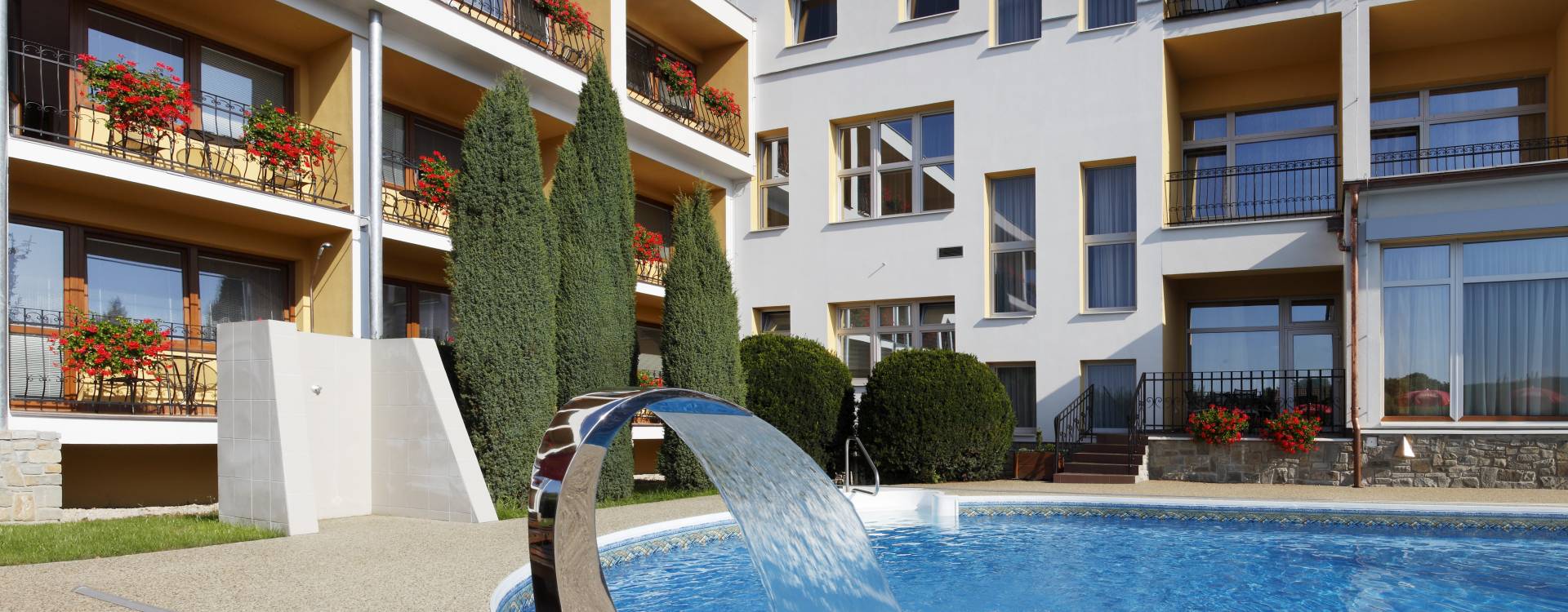 Zrušení vnitřního bazénu v hotelu Nivamare
