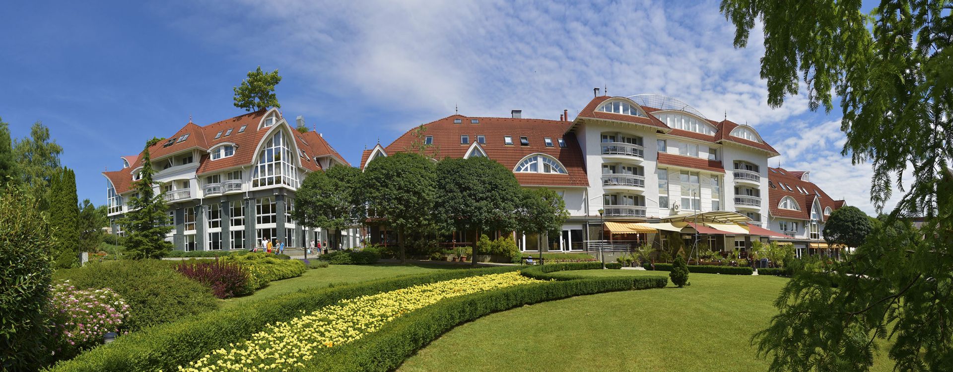 MenDan Magic Spa & Wellness hotel - otvevření střešního bazénu Sky Pool