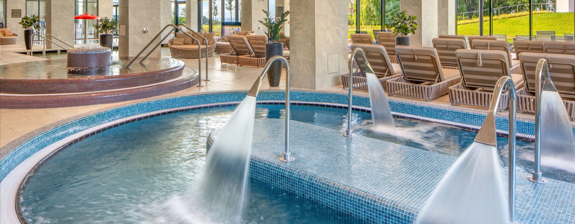 Pravidelné uzavírky bazénů u hotelu Sirius