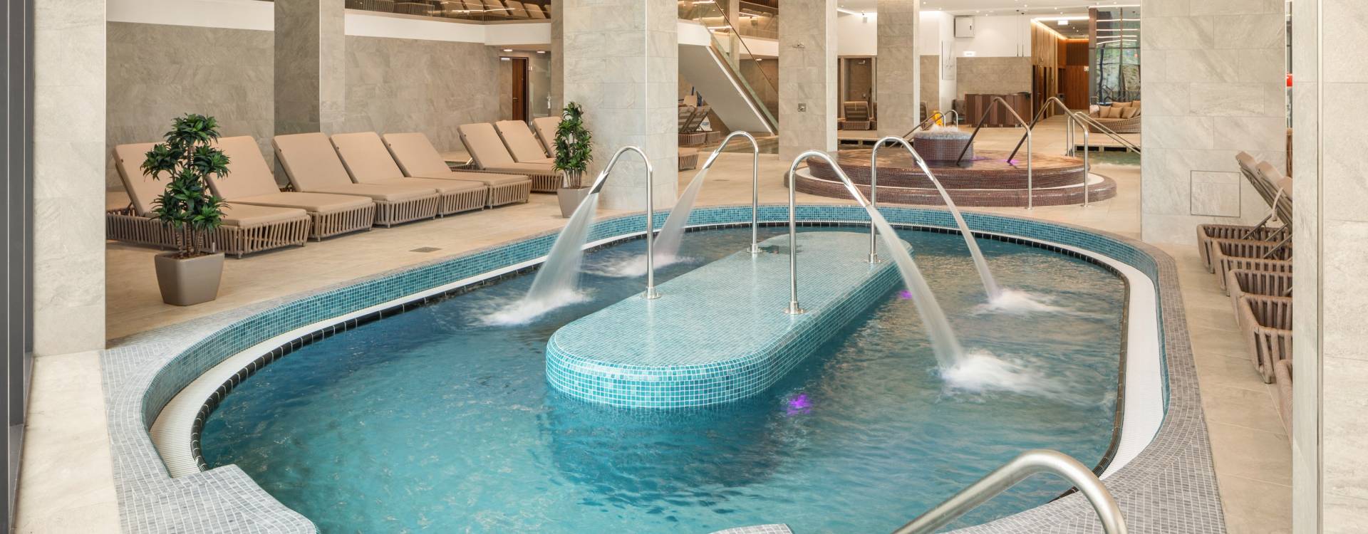 Uzavírky bazénů u hotelu Sirius