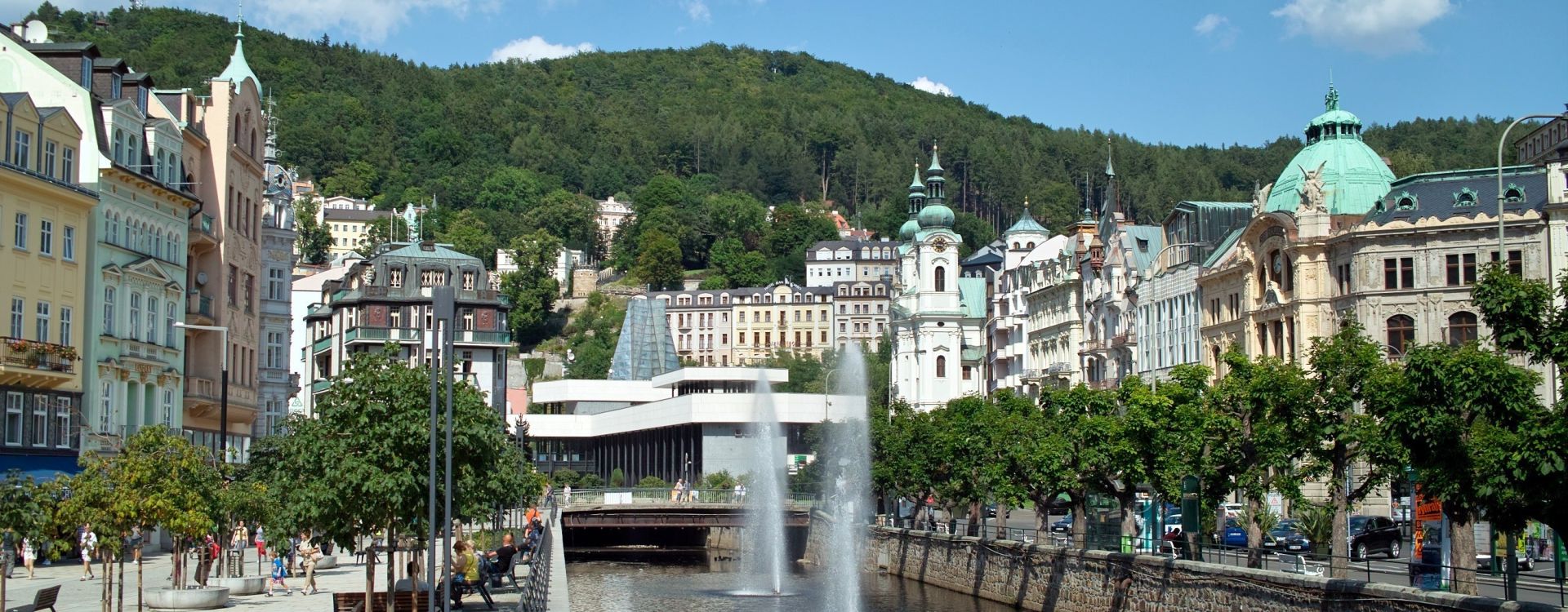 Spa Hotel IRIS - Víkend ve Varech s polopenzí a wellness, 2 noci