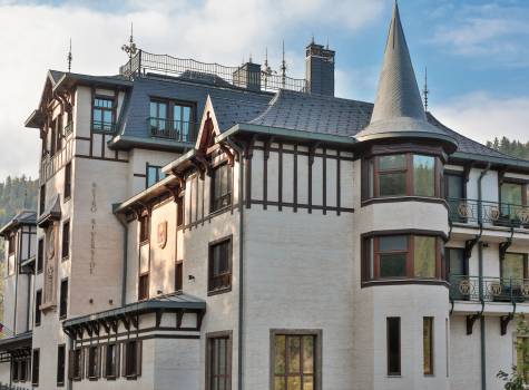 Retro Riverside Wellness Resort