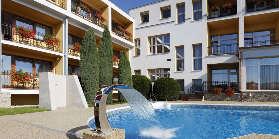 Zrušení vnitřního bazénu v hotelu Nivamare