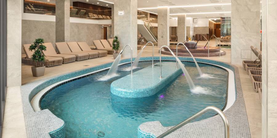 Uzavírky bazénů u hotelu Sirius