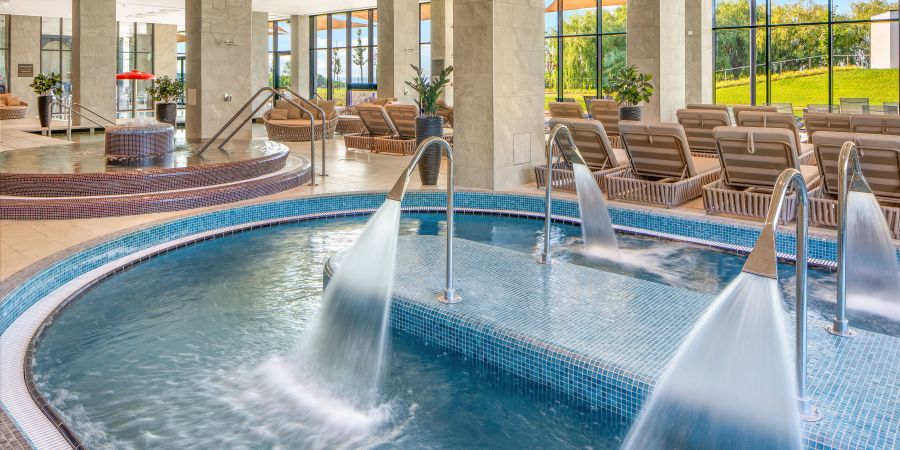 Uzavírky bazénů u hotelu Sirius